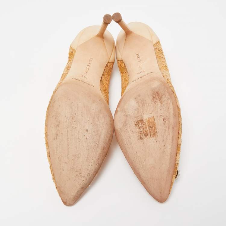 Pre Owned Manolo Blahnik Beige Lace and Satin Hangisi Crystal Embellished Pointed Toe Pumps Size 39.5