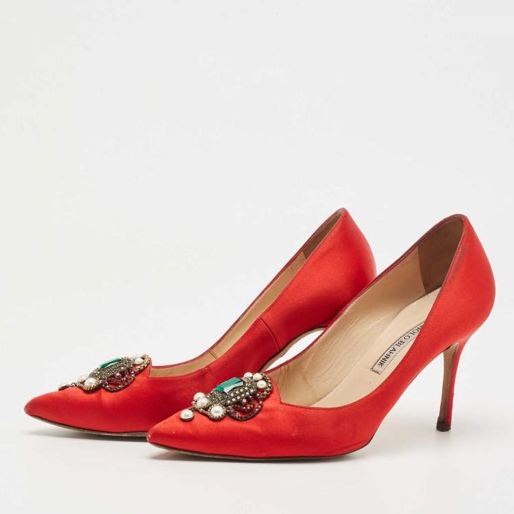 مملوكة مسبقًا Manolo Blahnik Red Satin Leona Pumps Size 39