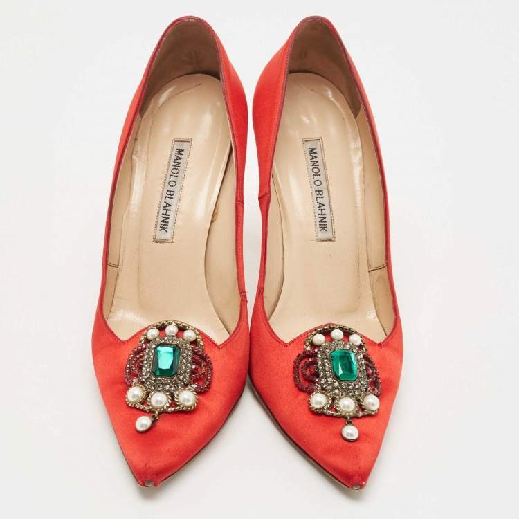 مملوكة مسبقًا Manolo Blahnik Red Satin Leona Pumps Size 39