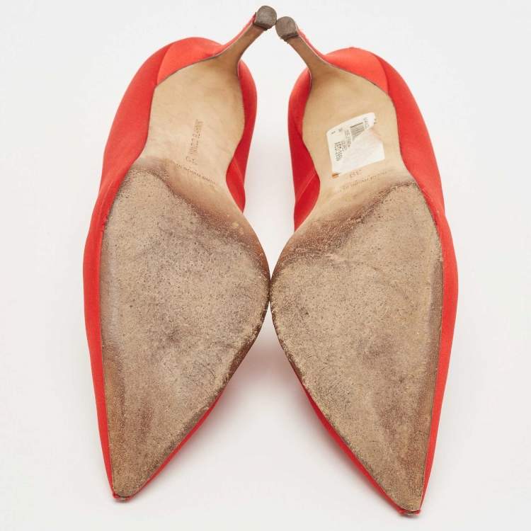 مملوكة مسبقًا Manolo Blahnik Red Satin Leona Pumps Size 39