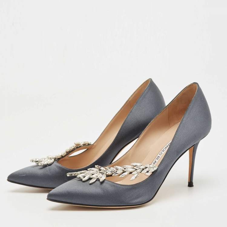 مملوكة مسبقًا Manolo Blahnik Grey Satin Nadira Pumps Size 37