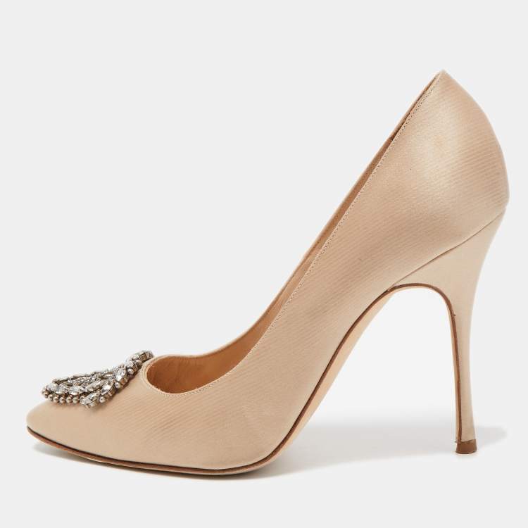 مملوكة مسبقًا Manolo Blahnik Beige Satin Okkaava Pumps Size 38