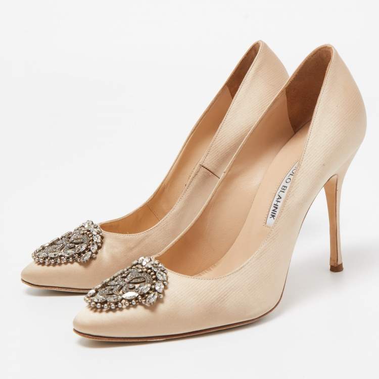مملوكة مسبقًا Manolo Blahnik Beige Satin Okkaava Pumps Size 38