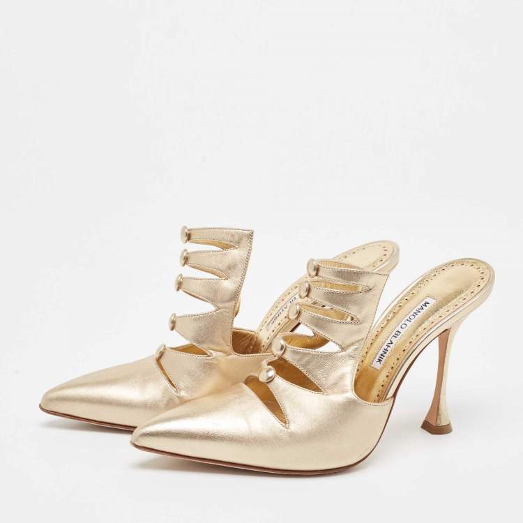 مملوكة مسبقًا Manolo Blahnik Metallic Gold  Leather Mules Size 38
