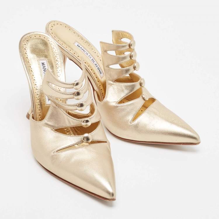 مملوكة مسبقًا Manolo Blahnik Metallic Gold  Leather Mules Size 38