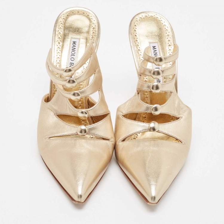 مملوكة مسبقًا Manolo Blahnik Metallic Gold  Leather Mules Size 38