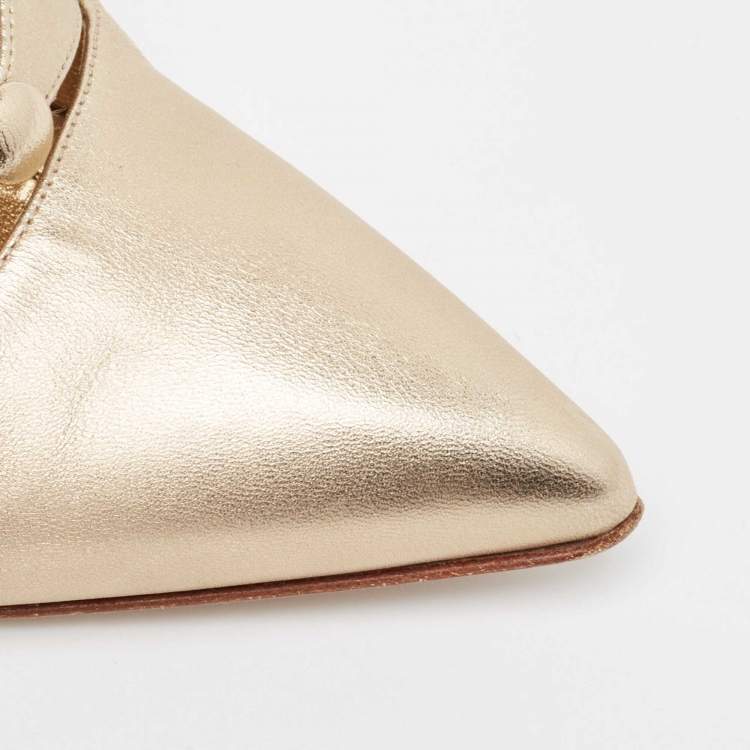 مملوكة مسبقًا Manolo Blahnik Metallic Gold  Leather Mules Size 38