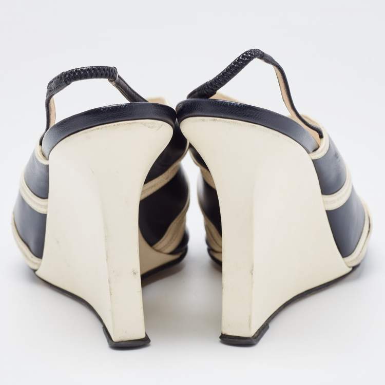 Pre Owned Manolo Blahnik Cream/Blue Leather Wedge Slingback Sandals Size 39