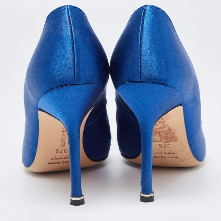 Pre Owned Manolo Blahnik Blue Satin Hangisi Pumps Size 37.5