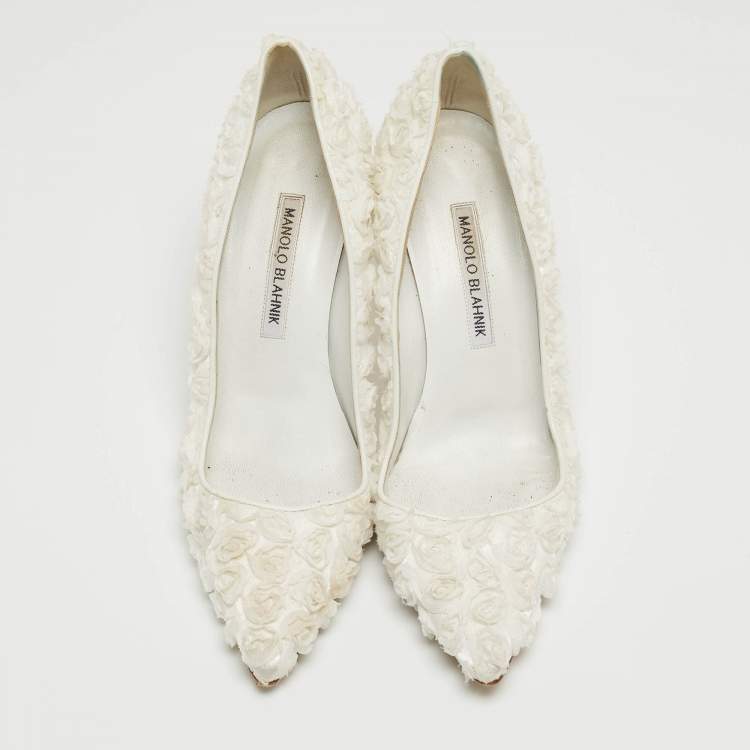 Pre Owned Manolo Blahnik White Floral Lace Pointed Toe Pumps Size 38.5