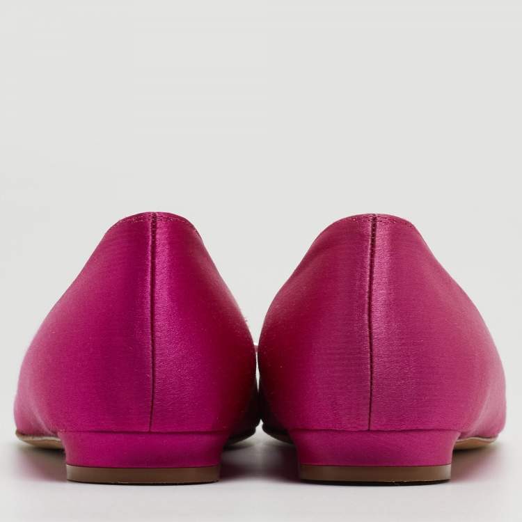 مملوكة مسبقًا Manolo Blahnik Fuchsia Satin Crystal Embellished Ballet Flats Size 36