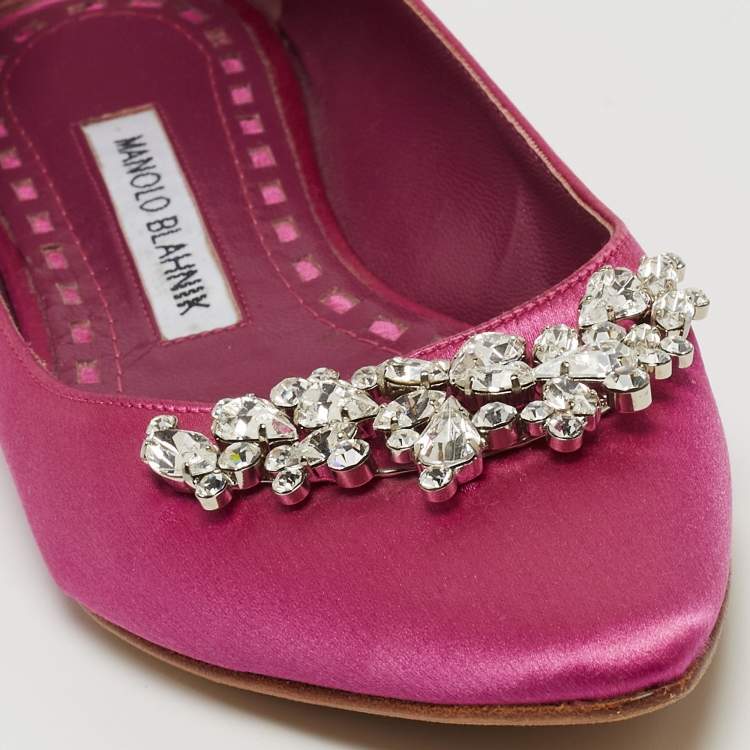 مملوكة مسبقًا Manolo Blahnik Fuchsia Satin Crystal Embellished Ballet Flats Size 36