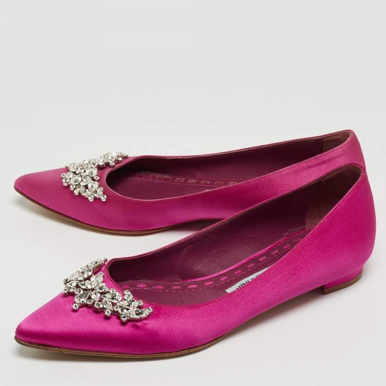 مملوكة مسبقًا Manolo Blahnik Fuchsia Satin Crystal Embellished Ballet Flats Size 36