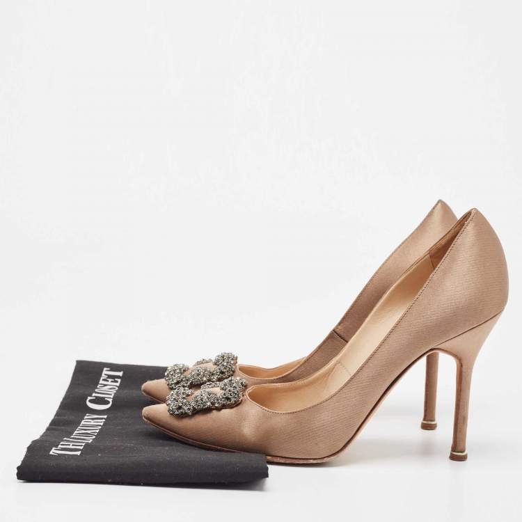 Pre Owned Manolo Blahnik Gold Satin Hangisi Pumps Size 38.5