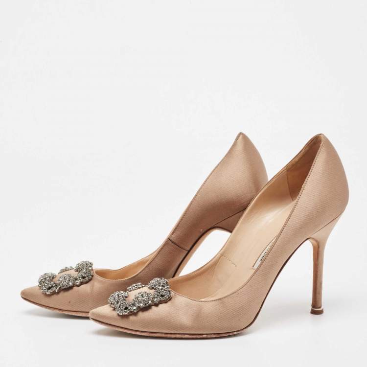 Pre Owned Manolo Blahnik Gold Satin Hangisi Pumps Size 38.5