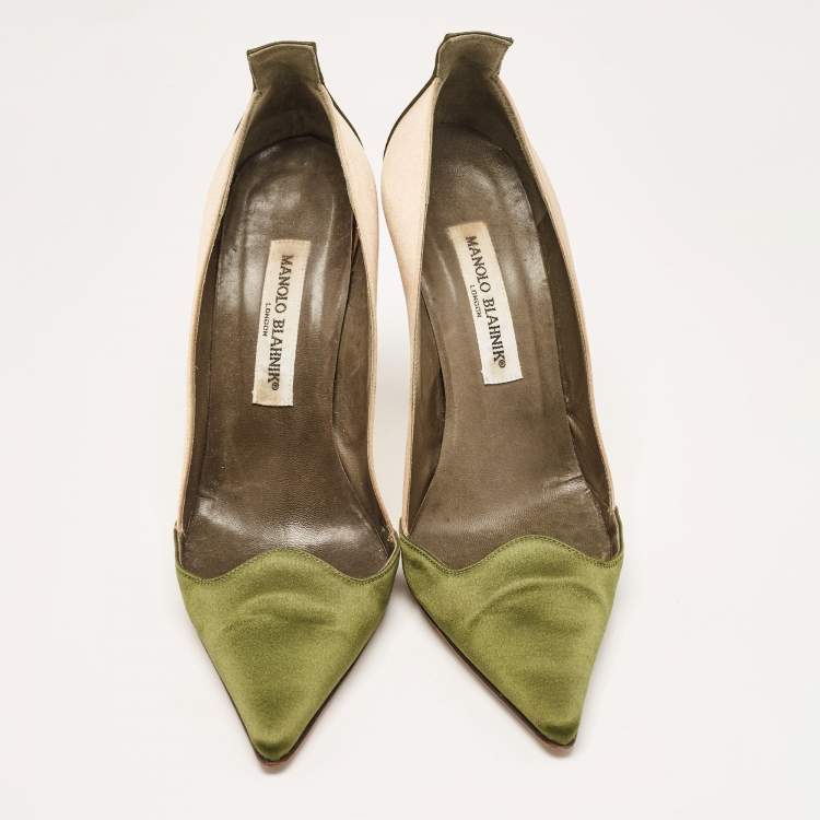 Pre Owned Manolo Blahnik Green/Beige Satin Scallop Pumps Size 38