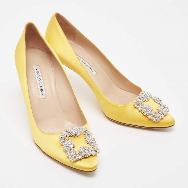 Pre Owned Manolo Blahnik Yellow Satin Hangisi Pumps Size 39