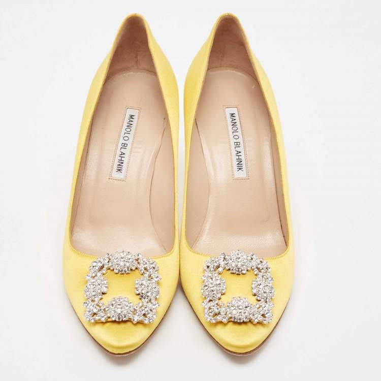 Pre Owned Manolo Blahnik Yellow Satin Hangisi Pumps Size 39