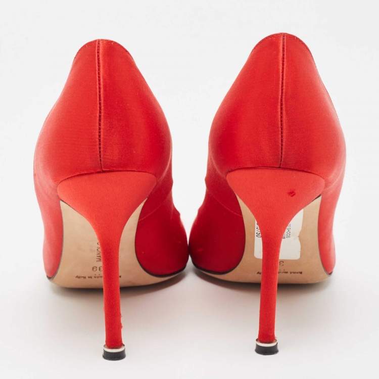 Pre Owned Manolo Blahnik Red Satin Hangisi Pumps Size 39