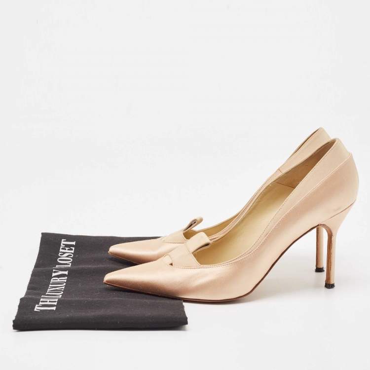 Pre Owned Manolo Blahnik Beige Satin Pointed Toe Pumps Size 38.5