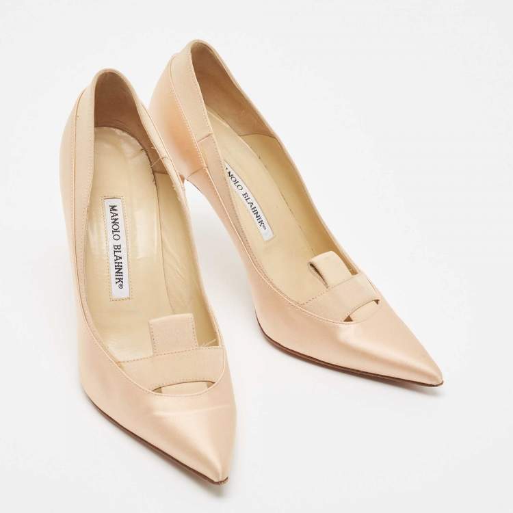 Pre Owned Manolo Blahnik Beige Satin Pointed Toe Pumps Size 38.5