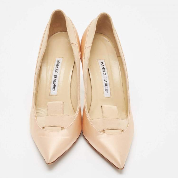 Pre Owned Manolo Blahnik Beige Satin Pointed Toe Pumps Size 38.5