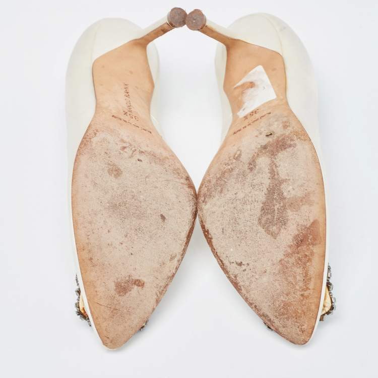 Pre Owned Manolo Blahnik Off White Satin Hangisi Pumps Size 35.5