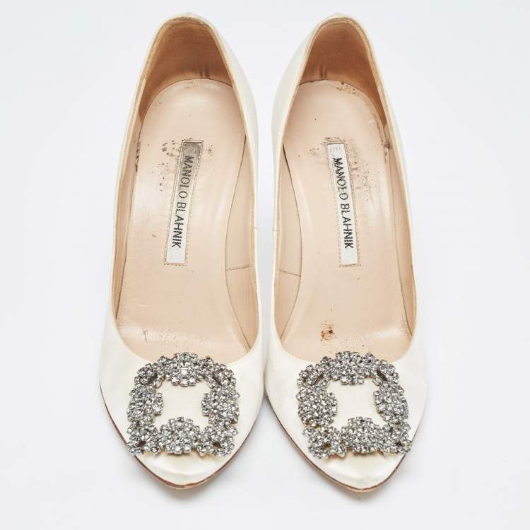 Pre Owned Manolo Blahnik Off White Satin Hangisi Pumps Size 35.5