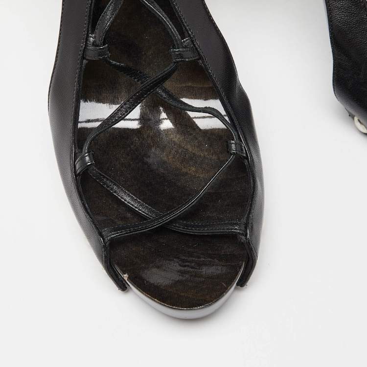 مملوكة مسبقًا Manolo Blahnik Black Leather Ankle Wrap Sandals Size 41