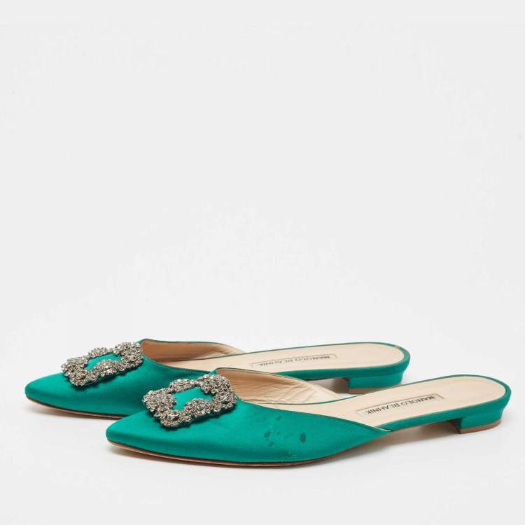 مملوكة مسبقًا Manolo Blahnik Green Satin Hangisi Flat Mules Size 39
