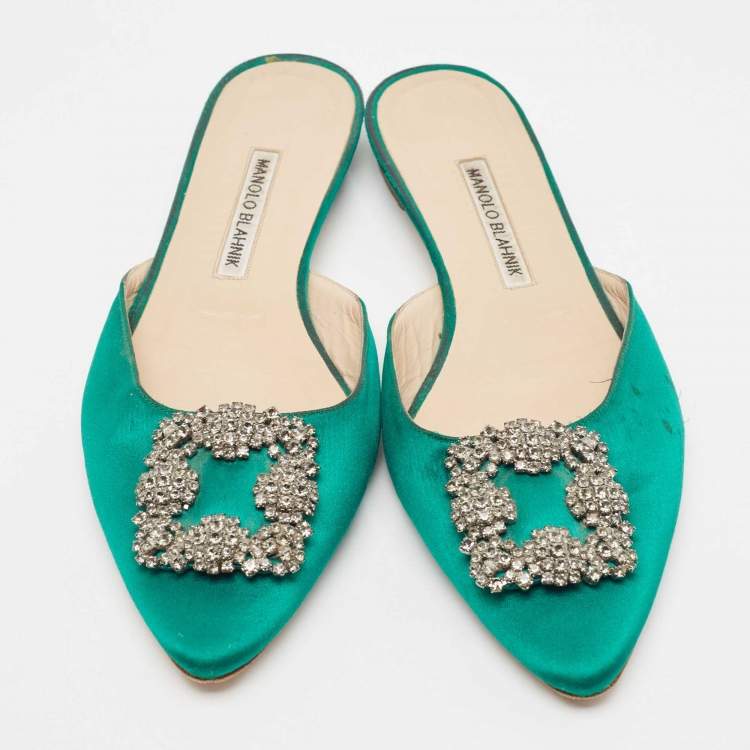 مملوكة مسبقًا Manolo Blahnik Green Satin Hangisi Flat Mules Size 39