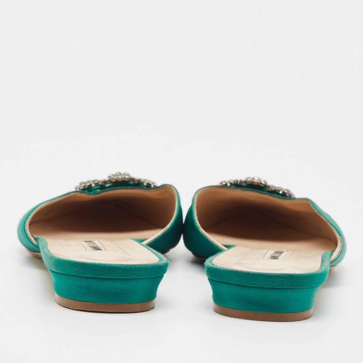 مملوكة مسبقًا Manolo Blahnik Green Satin Hangisi Flat Mules Size 39