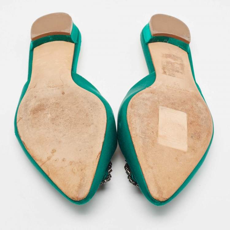 مملوكة مسبقًا Manolo Blahnik Green Satin Hangisi Flat Mules Size 39