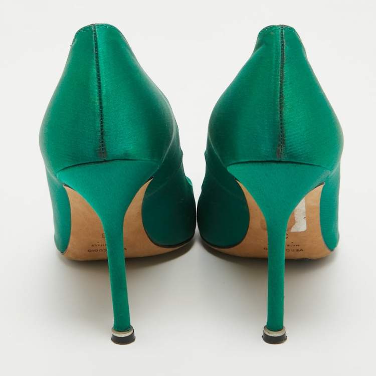 Pre Owned Manolo Blahnik Green Satin Hangisi Pumps Size 38