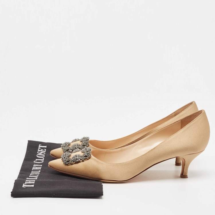 Pre Owned Manolo Blahnik Gold Satin Hangisi Pumps Size 42
