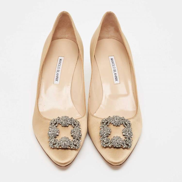 Pre Owned Manolo Blahnik Gold Satin Hangisi Pumps Size 42