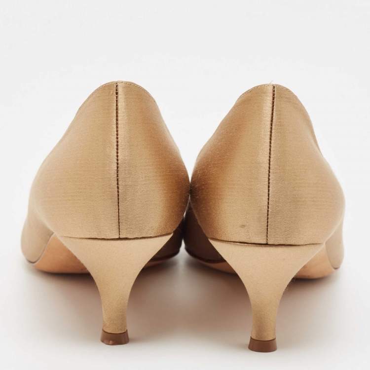 Pre Owned Manolo Blahnik Gold Satin Hangisi Pumps Size 42
