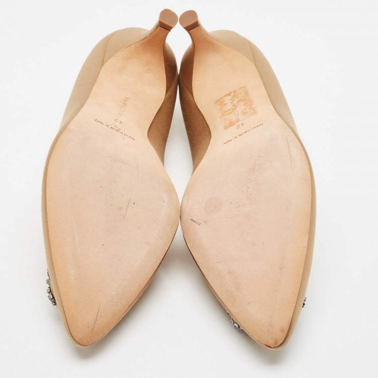 Pre Owned Manolo Blahnik Gold Satin Hangisi Pumps Size 42