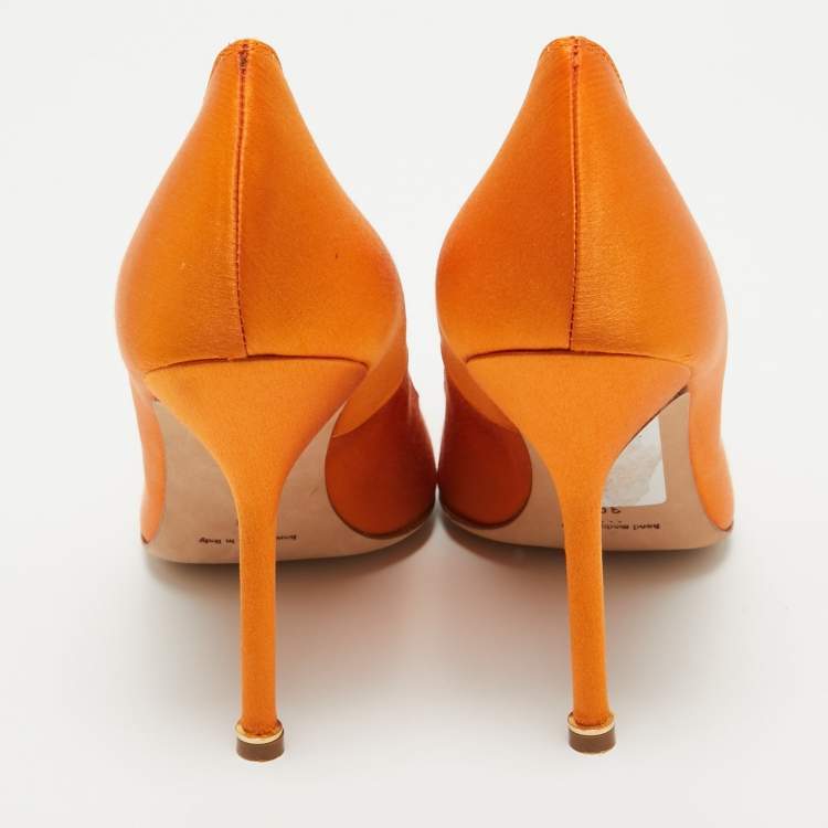 Pre Owned Manolo Blahnik Orange Satin Hangisi Pumps Size 39