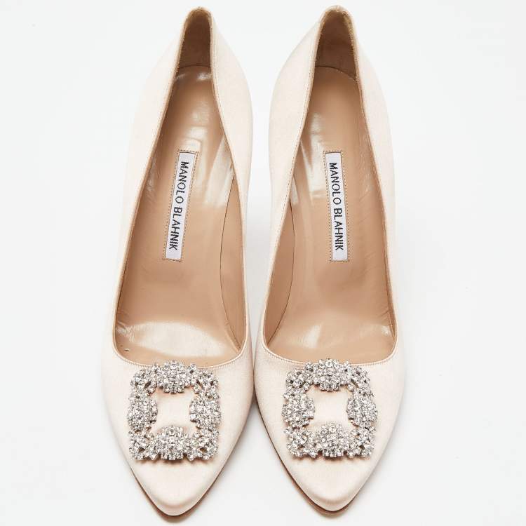Pre Owned Manolo Blahnik Light Pink Satin Hangisi Crystal Embellished Pointed Toe Pumps Size 40.5 