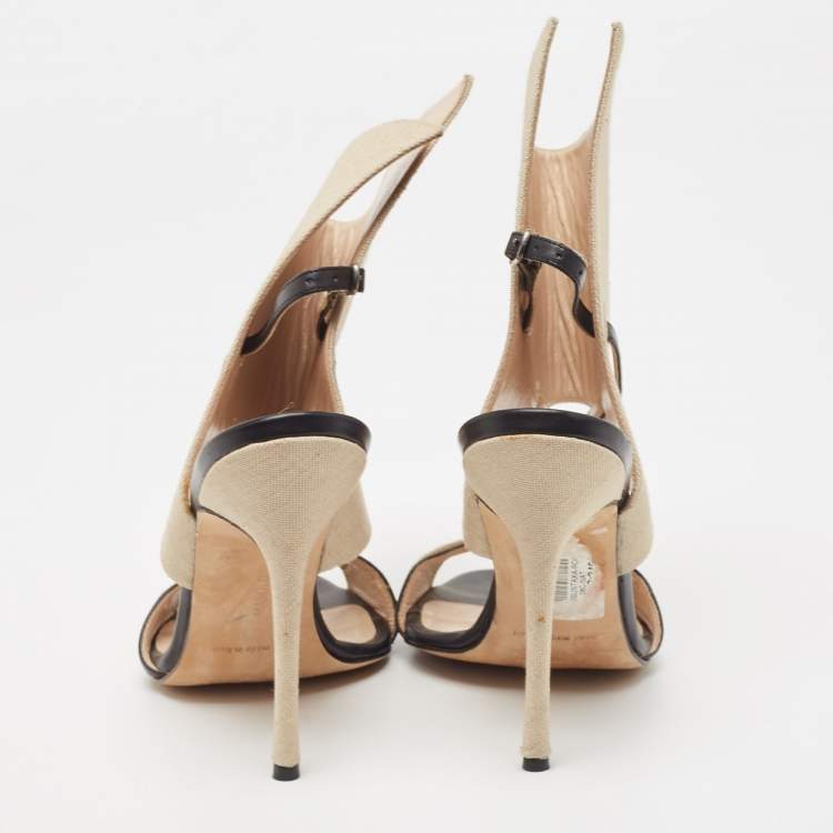 مملوكة مسبقًا Manolo Blahnik Beige/Black Canvas and Leather Ankle Strap Sandals Size 37.5