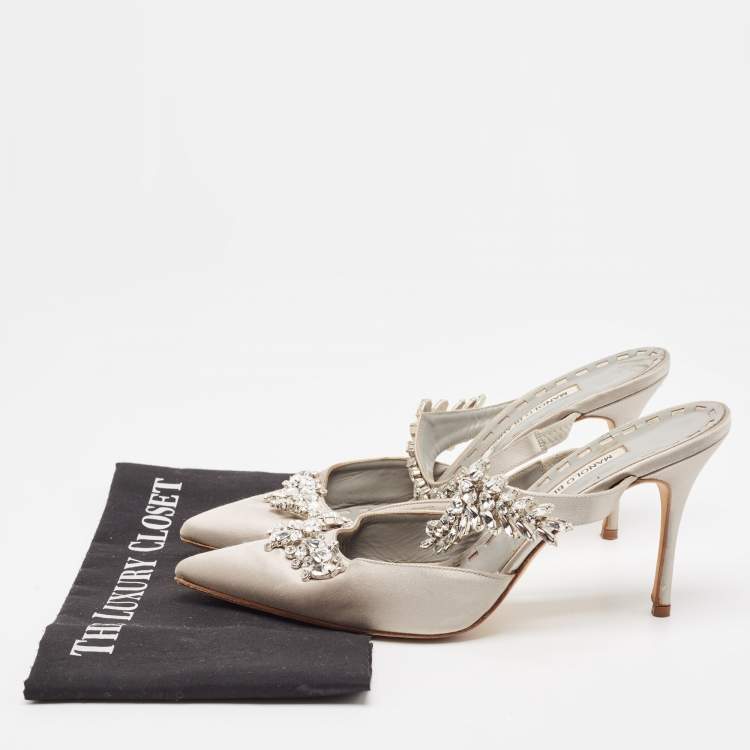 Pre Owned Manolo Blahnik Grey Satin Lurum Sandals Size 40.5