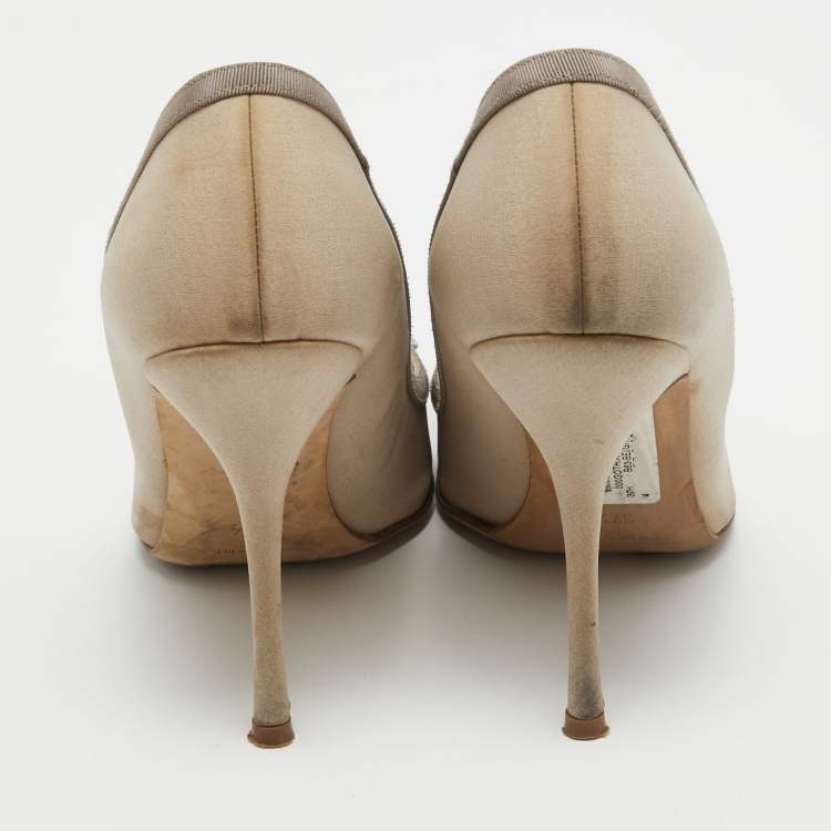 Pre Owned Manolo Blahnik Cream Fabric and Canvas Hangisi Pumps Size 37.5