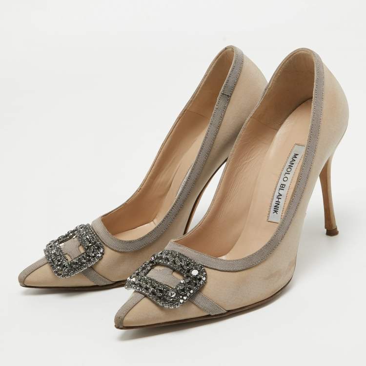 Pre Owned Manolo Blahnik Cream Fabric and Canvas Hangisi Pumps Size 37.5