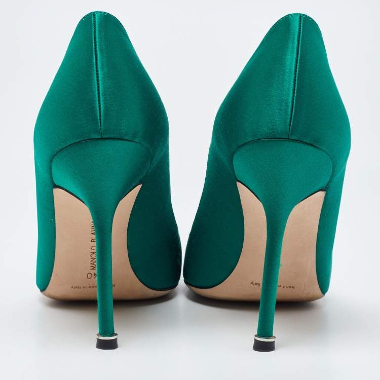 Pre Owned Manolo Blahnik Green Satin Hangisi Crystal Embellished Pumps Size 40