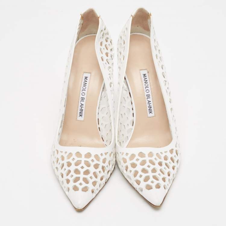 Pre Owned Manolo Blahnik White Leather Lasercut Accents Pumps Size 37
