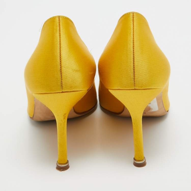 Pre Owned Manolo Blahnik Yellow Satin Hangisi Pumps Size 37