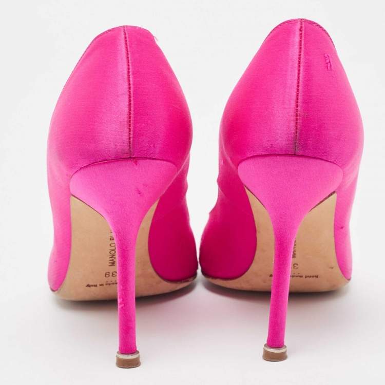 مملوكة مسبقًا Manolo Blahnik Pink Satin Hangisi Pumps Size 39