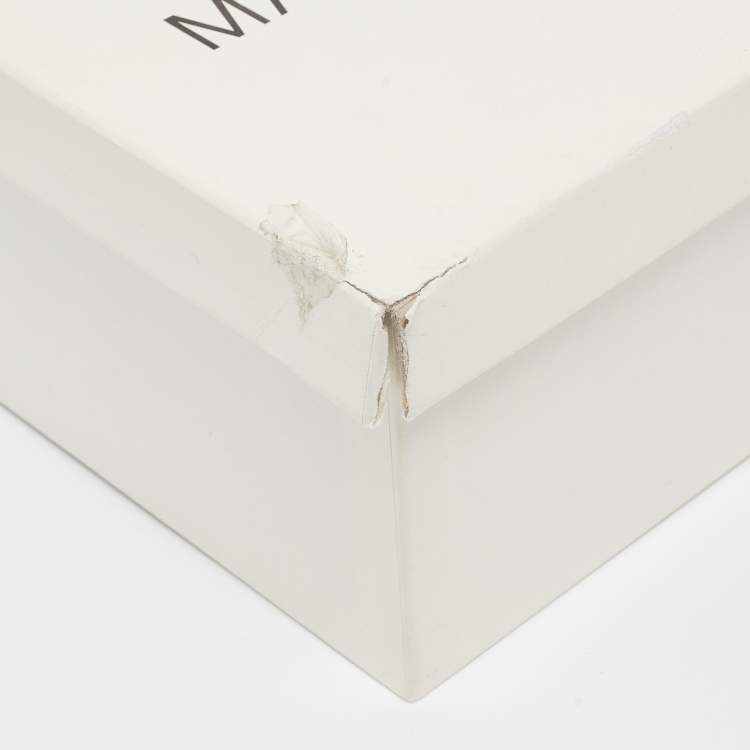 Pre Owned Manolo Blahnik Ivory Satin Hangisi Pumps Size 39