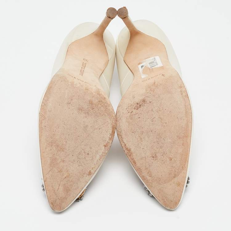 Pre Owned Manolo Blahnik Ivory Satin Hangisi Pumps Size 39